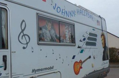 Le camping-car d’un fan de Johnny Hallyday @Ouest France/Johan BESCOND