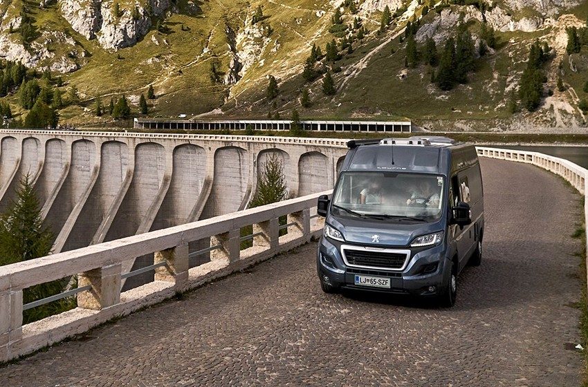 Fourgon aménagé Tourne Mobil sur Peugeot Boxer