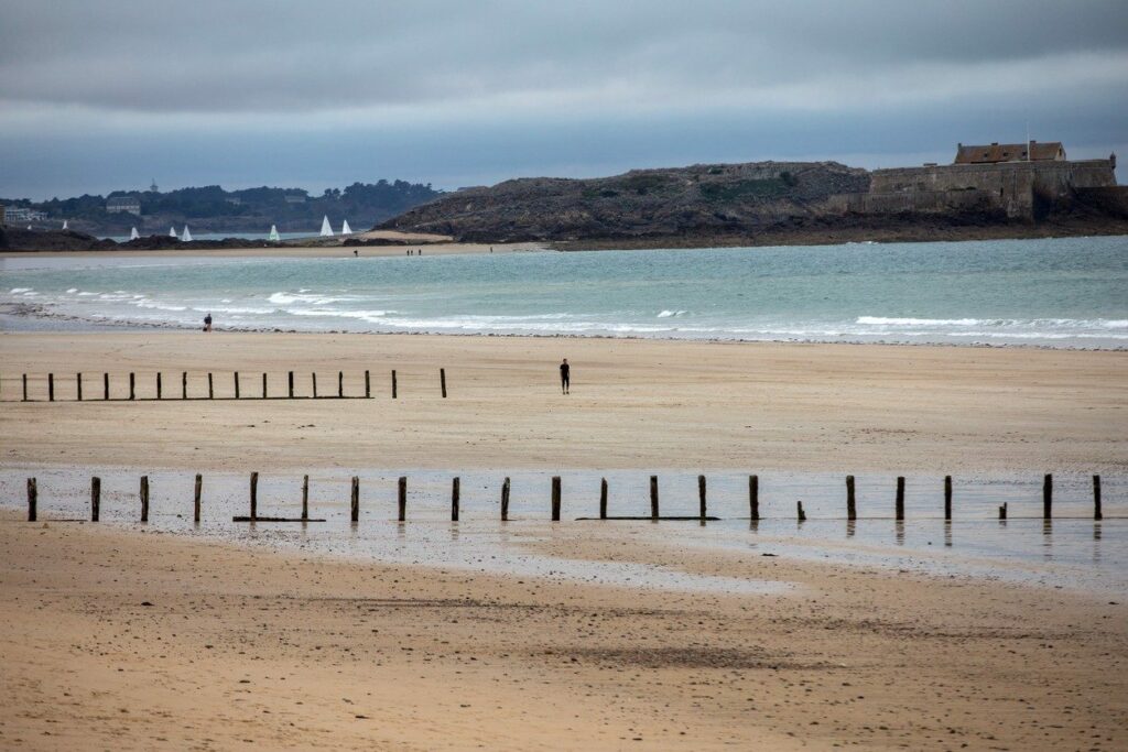 La baie de St Malo, à marée basse.