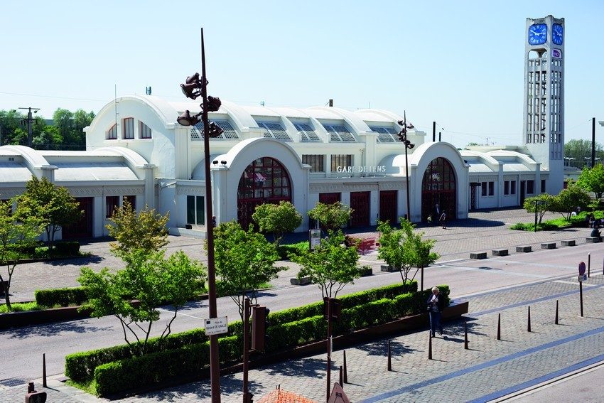 La gare de Lens est en forme de locomotive à vapeur