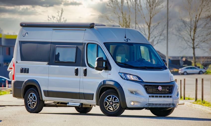 Mega Mobil Mega Lounge 540 sur Fiat Ducato