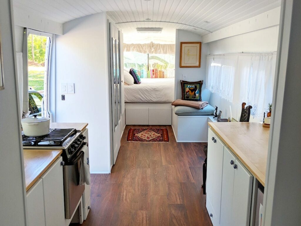 Une tiny home cosy et lumineuse.