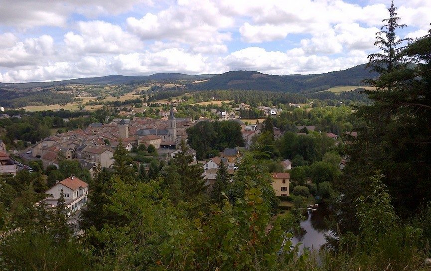 Vu d'ici, difficile d'imaginer que Le Malzieu-Ville est une cité médiévale