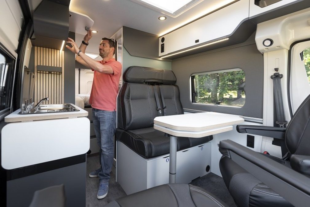 Ici, l'ambiance à bord de la finition Premium.