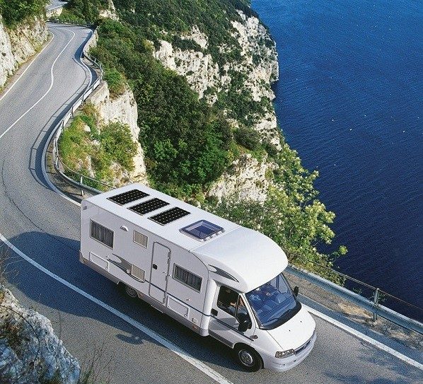 Bien choisir le panneau solaire pour camping-car - Équipements et