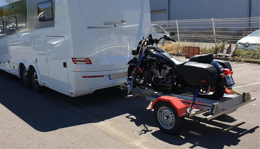 Transporter un véhicule deux-roues : quel équipement pour mon camping-car ?