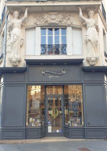 Première boutique des Cafés Jeanne d'Arc (1899).