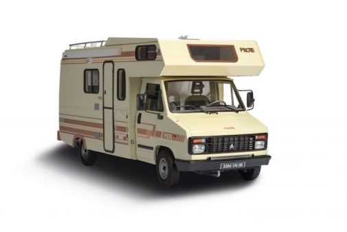 Hachette Collection Capucine Pilote R570 CE au 1/8e