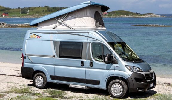 Toit relevable Sky-Up importé par Carriage R.V.