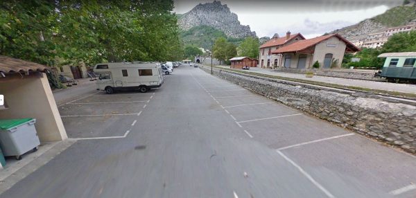 Parking camping-cars Entrevaux