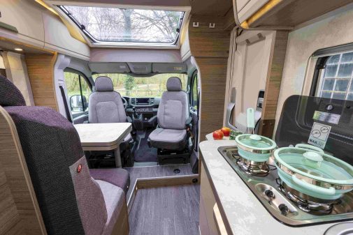 L'intérieur du Knaus van ti 640 meg vansation.