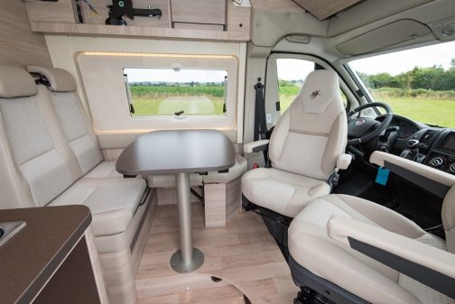 Lors de l'installation de la banquette, une canalisation du système de freinage peut avoir été endommagée.