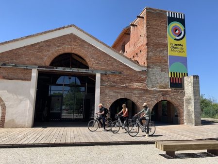L'ancienne papeterie héberge aujourd'hui l'office de tourisme.