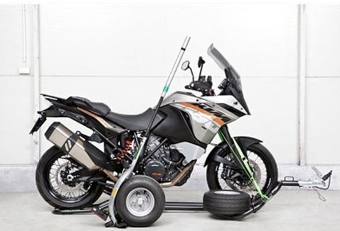 Remorque porte-moto compacte For-One, idéale en camping-car - Équipements  et accessoires