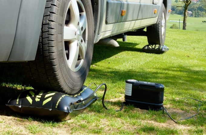 Cale de nivellement gonflable Flat-Jack Camper Plus pour camping-car -  Équipements et accessoires
