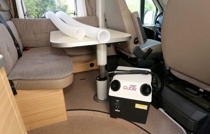 OFF IndelB Sleeping Well Cube : le climatiseur portable pour cellule de  camping-car - Équipements et accessoires