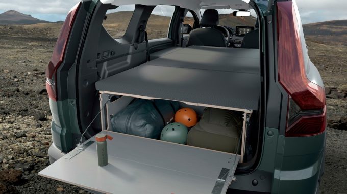 Des accessoires pour Dacia Jogger le transforme en Campervan - Actus des  marques