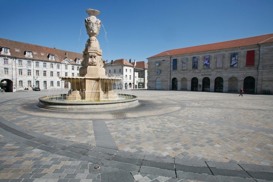La fontaine de la place de la Révolution date de 1854