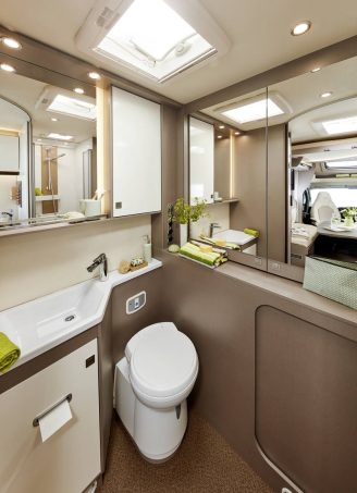 Douche, WC, lavabo : le cabinet de toilette à bord du camping-car