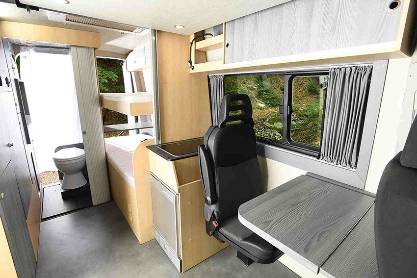 Aménagement pour personne à mobilité réduite par Alpes Camping-Car 74