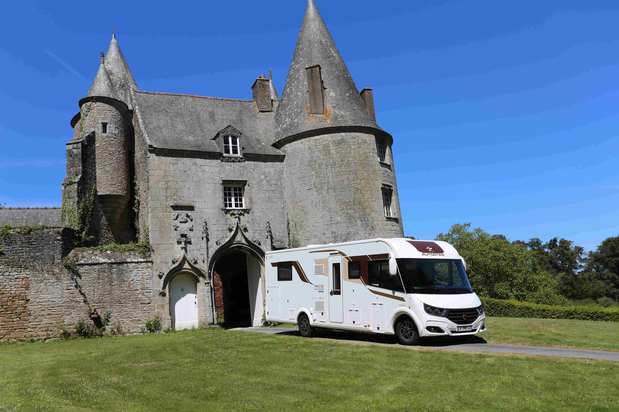 Avec son nouvel intégral haut de gamme, Autostar vous promet la vie de château.