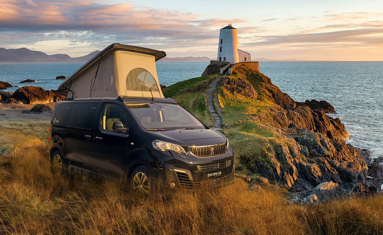 Bravia Mobil Swan 495 sur Peugeot Traveller