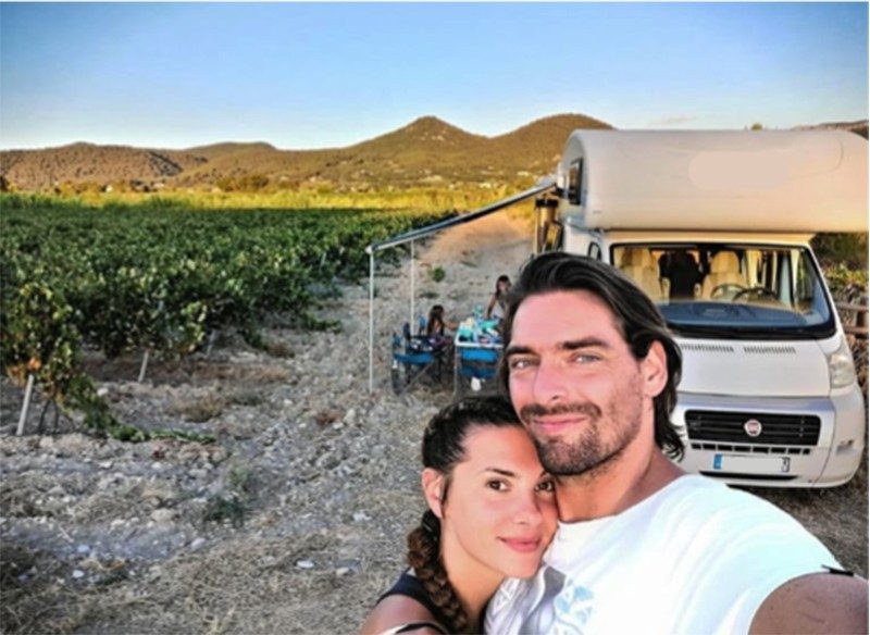 Camille Lacourt a découvert le camping-car en famille après le confinement à bord d'une capucine louée sur le site Yescapa.