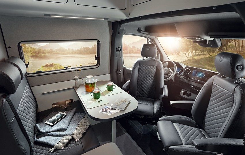 Coin repas du fourgon aménagé Alphavan sur Mercedes Sprinter