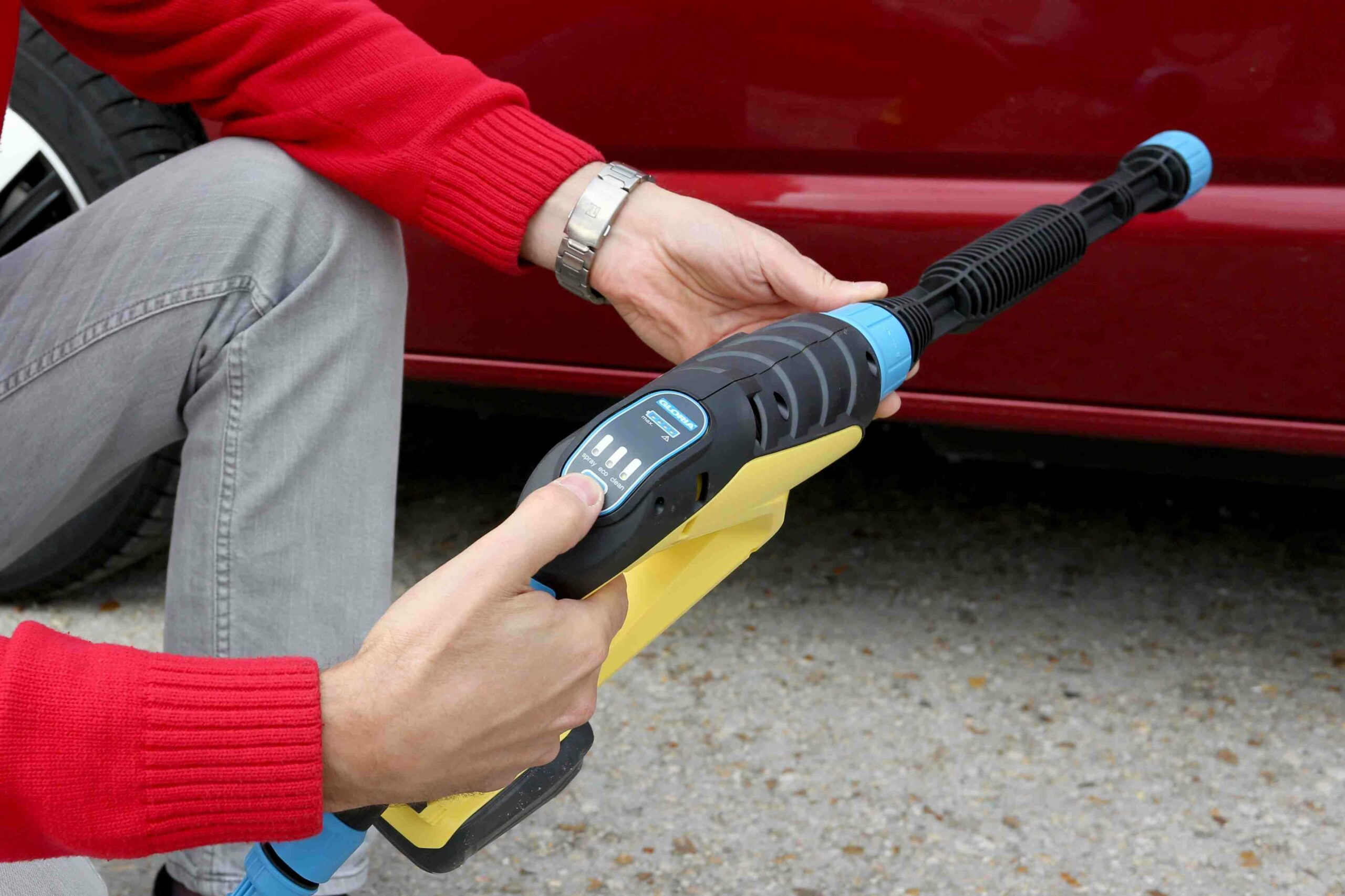 Entretenir sa carrosserie : test du Gloria Multijet 18V par Camping-Car Magazine