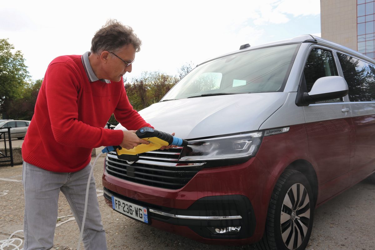 Entretenir sa carrosserie : test du Gloria Multijet 18V par Camping-Car Magazine