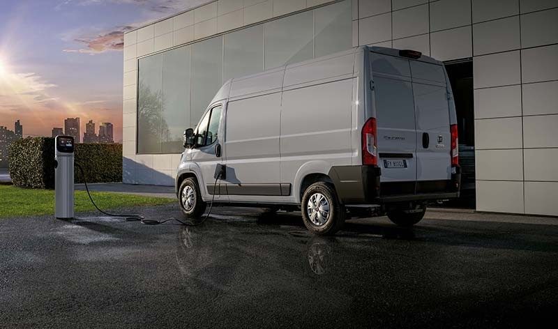 Fourgon électrique Fiat E-Ducato en charge