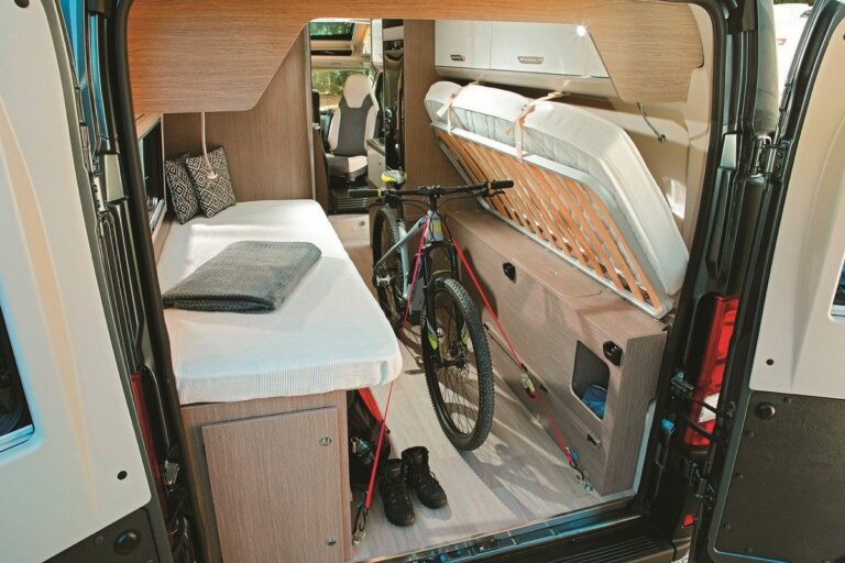 V217 Road Edition VIP, un fourgon aménagé et son toit 
