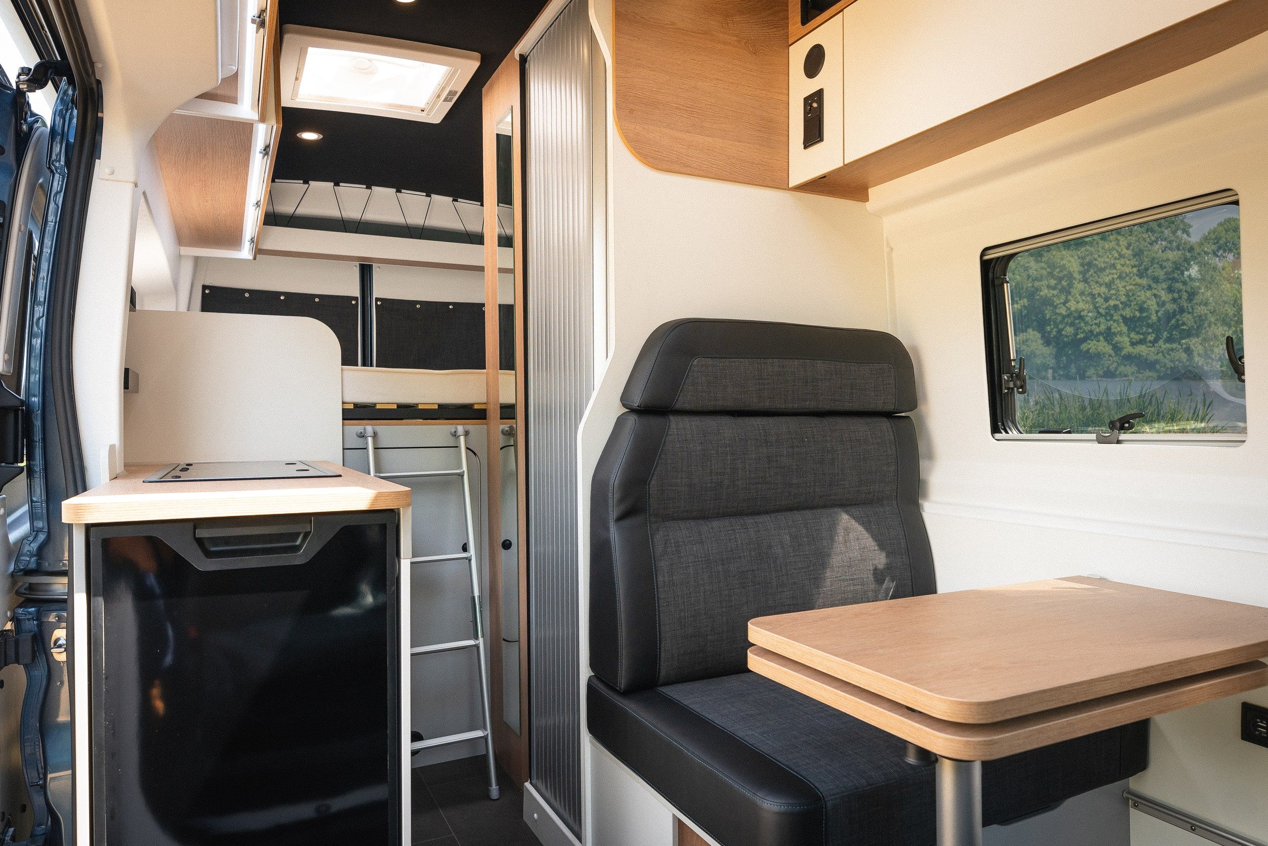 Intérieur fourgon Ford Pilote A603G