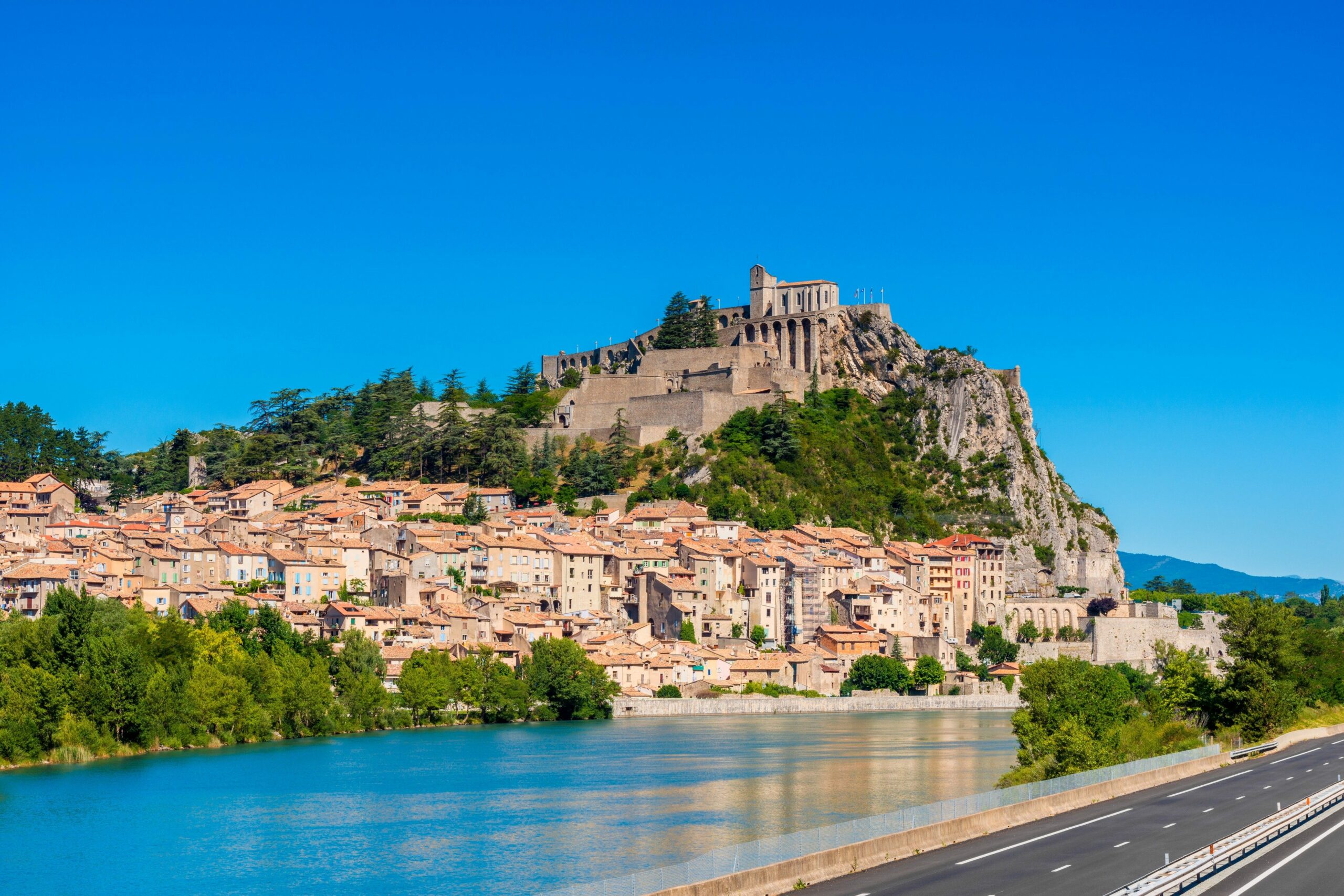 La citadelle de Sisteron est à 10 minutes, en camping-car, de l'aire privée de Mison