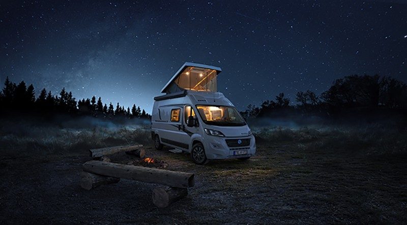 La fonction Cabrio du toit relevable Knaus/Weinsberg promet de jolies nuits à la belle étoile, ou presque.