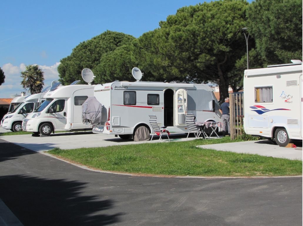L'aire Camping-car Park des Pins à la Faute-sur-Mer