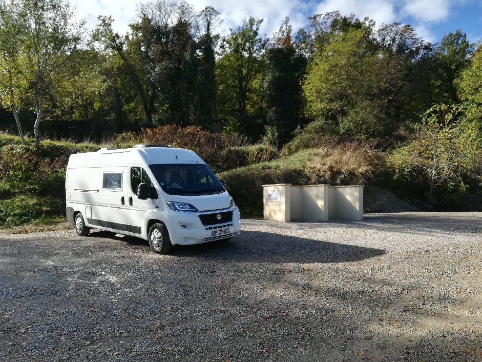 L'aire de Forcalquier est gratuite.