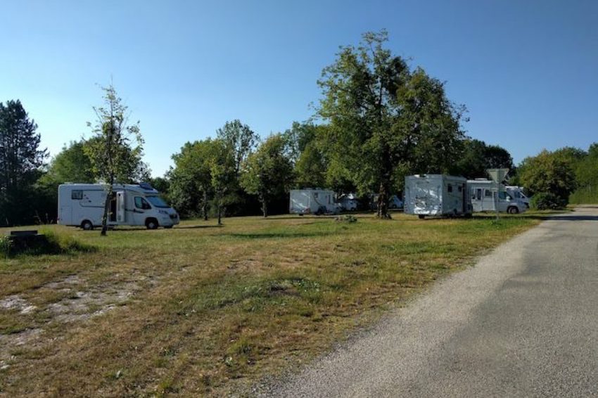 L'aire gratuite de Clairvaux-les-Lacs (39)