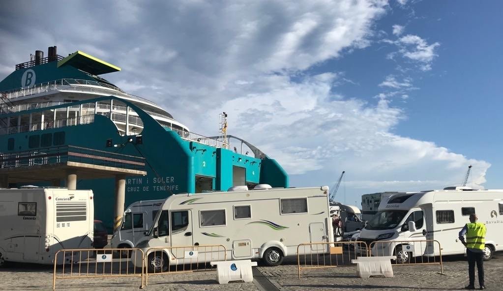 Le consulat de France assiste à chaque fois à l'embarquement des camping-cars à Tanger Med