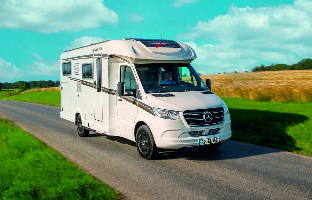 Le mercedes est très présent.