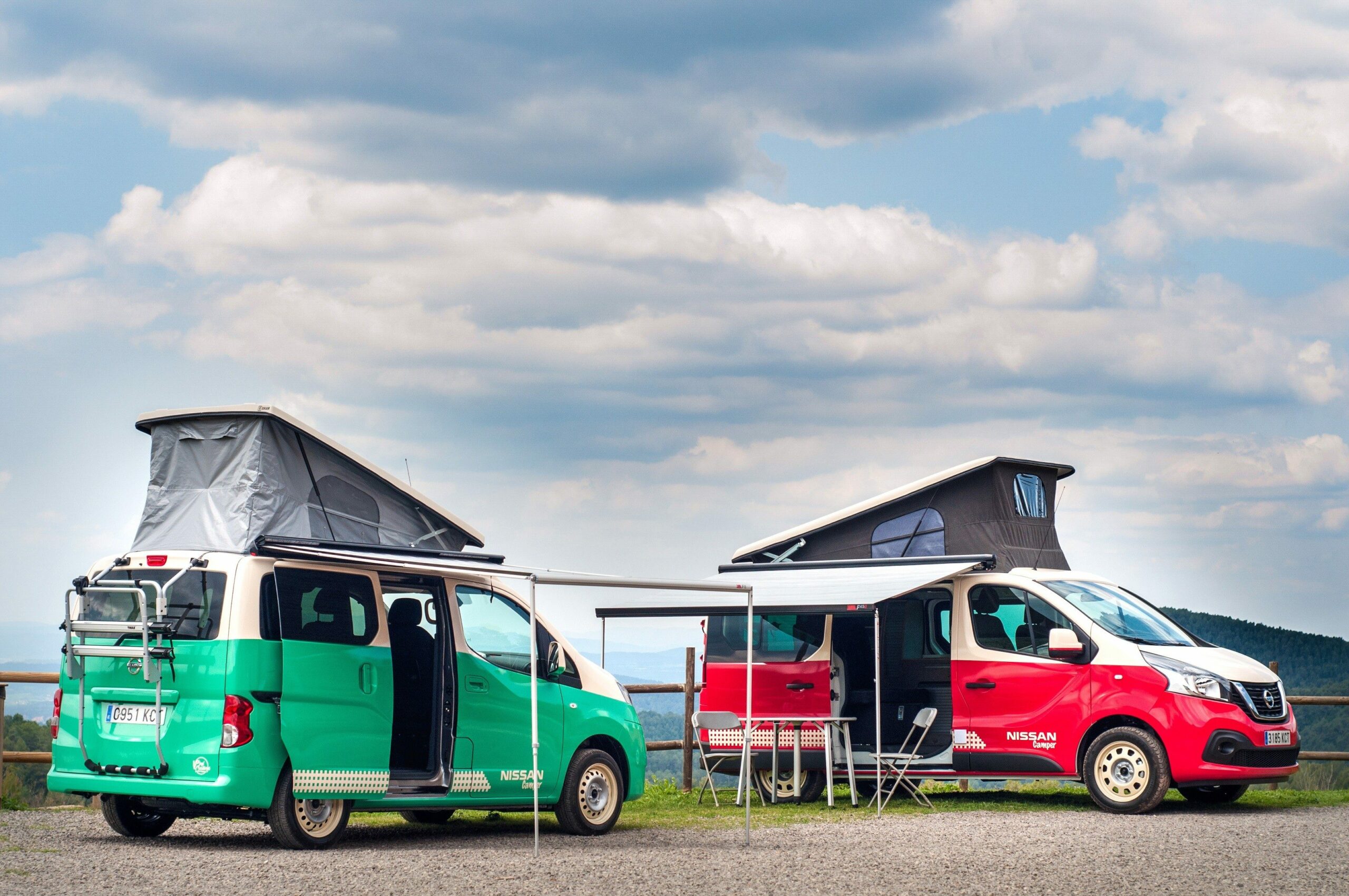 Le Nissan Camper électrique, en vert, a été exposé au salon automobile de Madrid avec le NV300 animé lui par un moteur thermique.