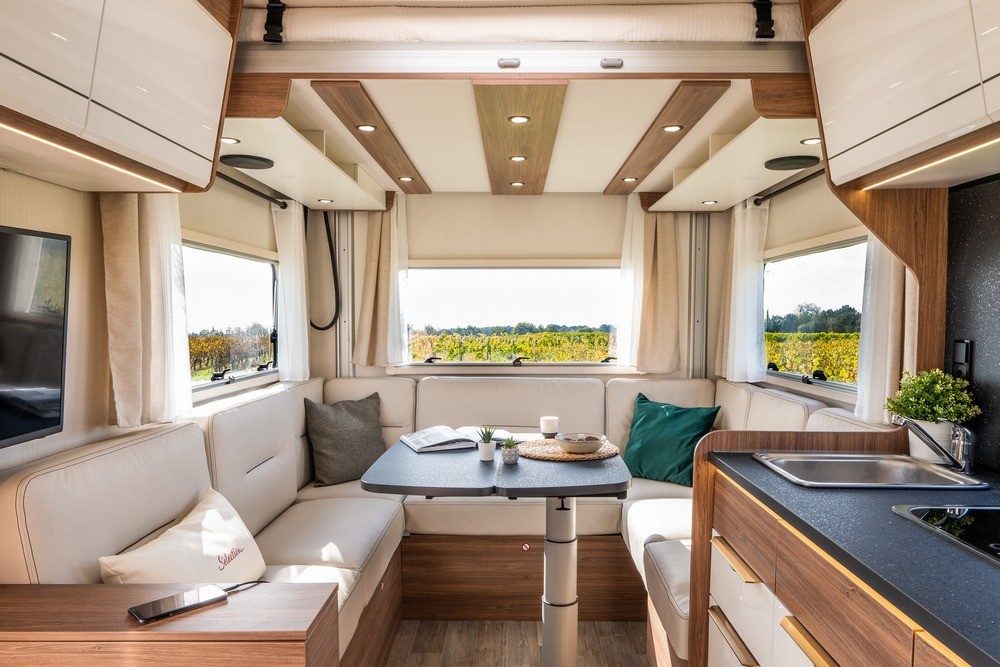 P696 U : Pilote présente sa nouvelle implantation de camping-car ...