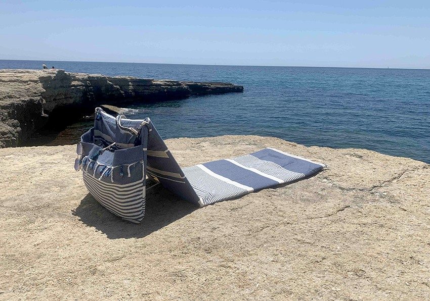 Le Petit Transat Kiara Beach Fouta Jeans Bleu, l'accessoire de détente