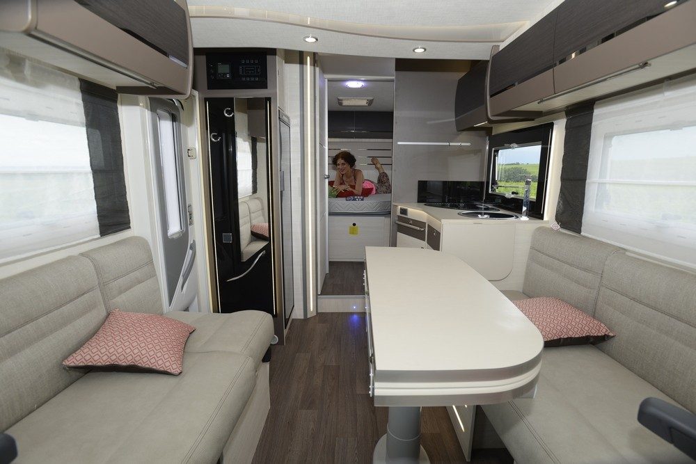 Le salon face/face garantit une confortable circulation.