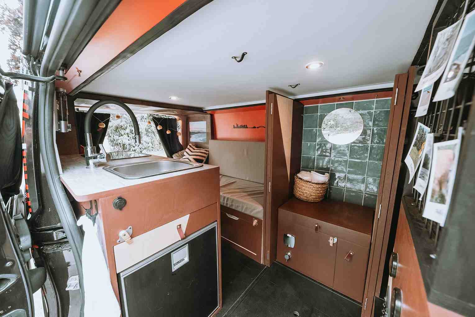 Location du van Redfern sur Renault Trafic chez Vanille Expérience