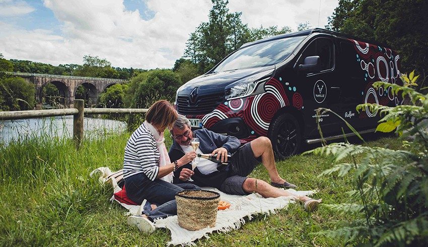 Location du van Redfern sur Renault Trafic chez Vanille Expérience