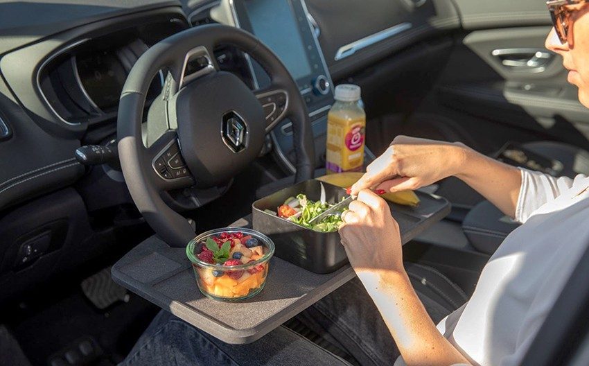 Platoto, la petite table d'appoint à poser sur son volant