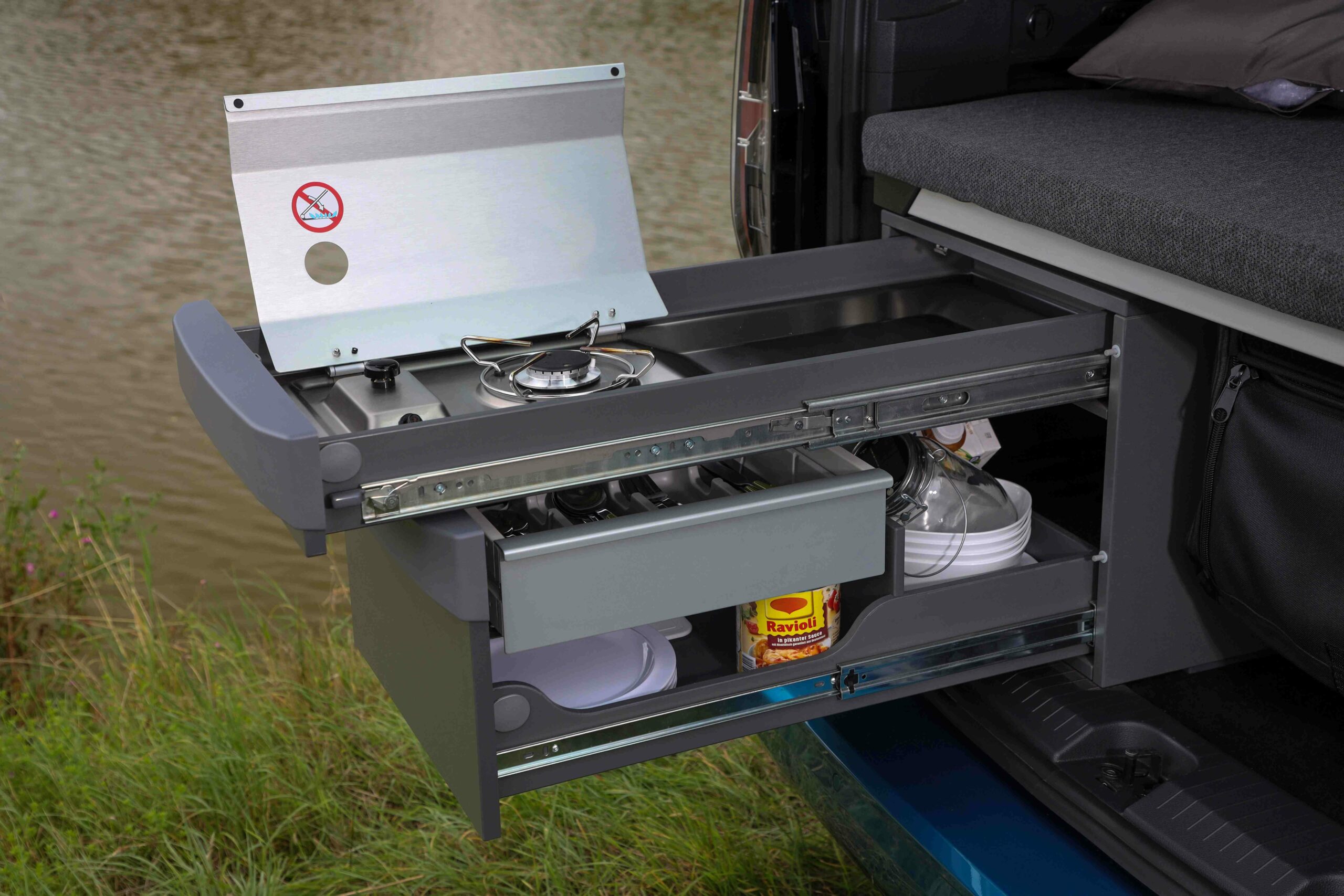 Réchaud à gaz et rangements du Volkswagen Caddy California