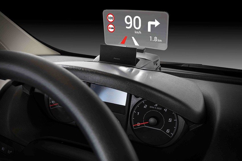 Station multimédia Pioneer AVIC-EVO1-DT2-C-HU avec afficheur tête haute SDA-HU100