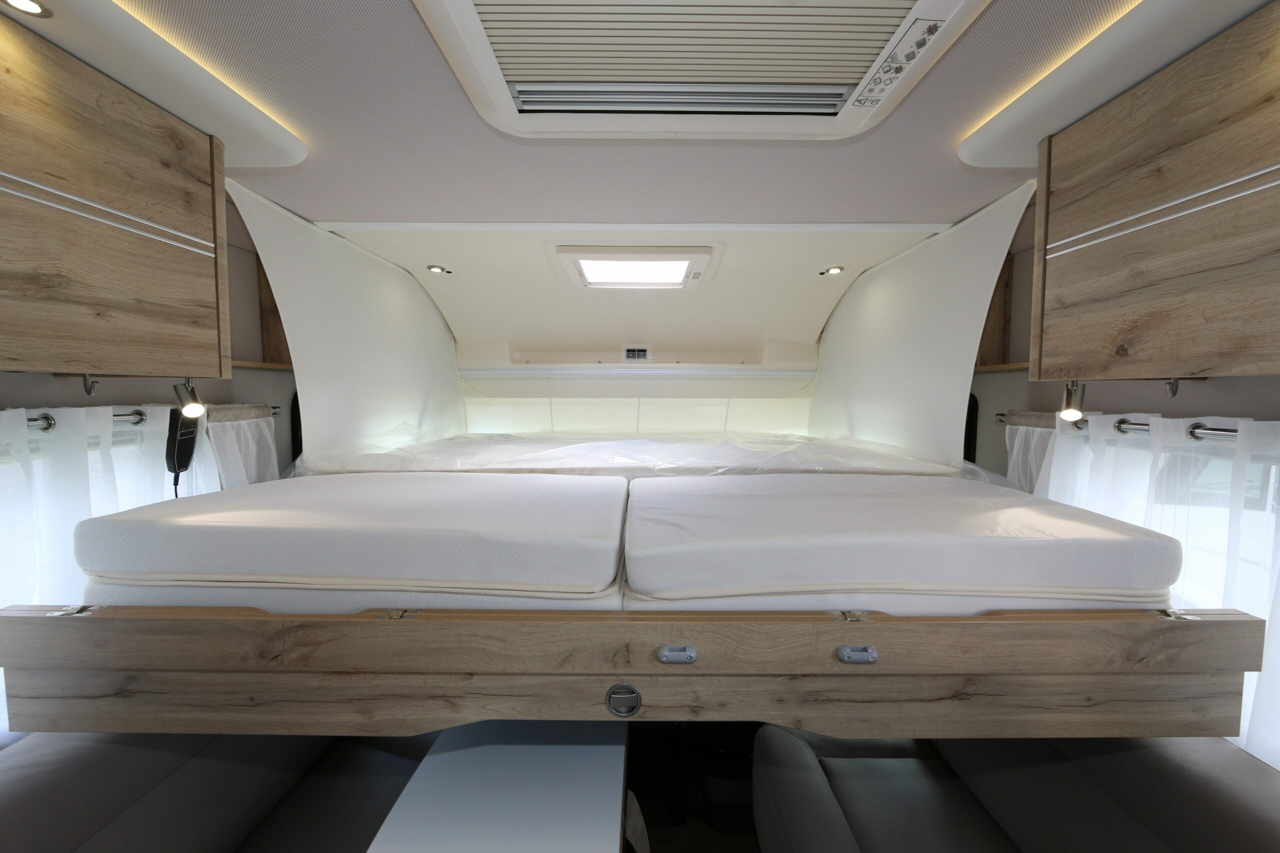 Une rallonge et deux mousses permettent de créer un lit de pavillon de 200 x 190 cm